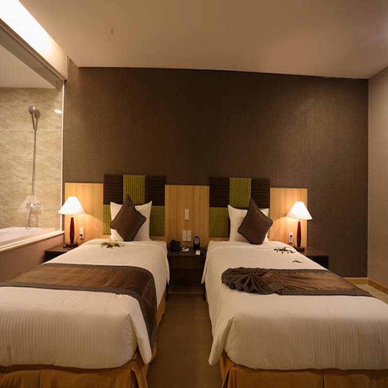 Phòng Deluxe Ban Công - Phòng dành cho family mang phong cách retro cổ điển kết hợp tiện nghi hiện đại