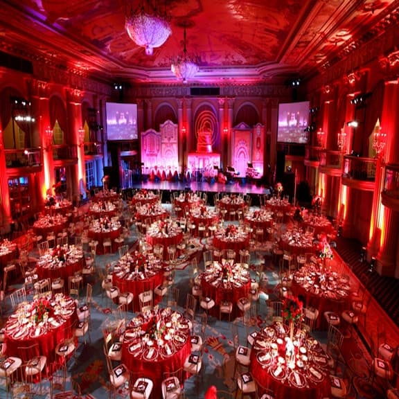 Silk Elegance Room - Không gian ấm cúng, thiết kế trang nhã với tông màu trung tính, phù hợp với các sự kiện nhỏ như buổi họp đối tác, workshop chuyên đề 